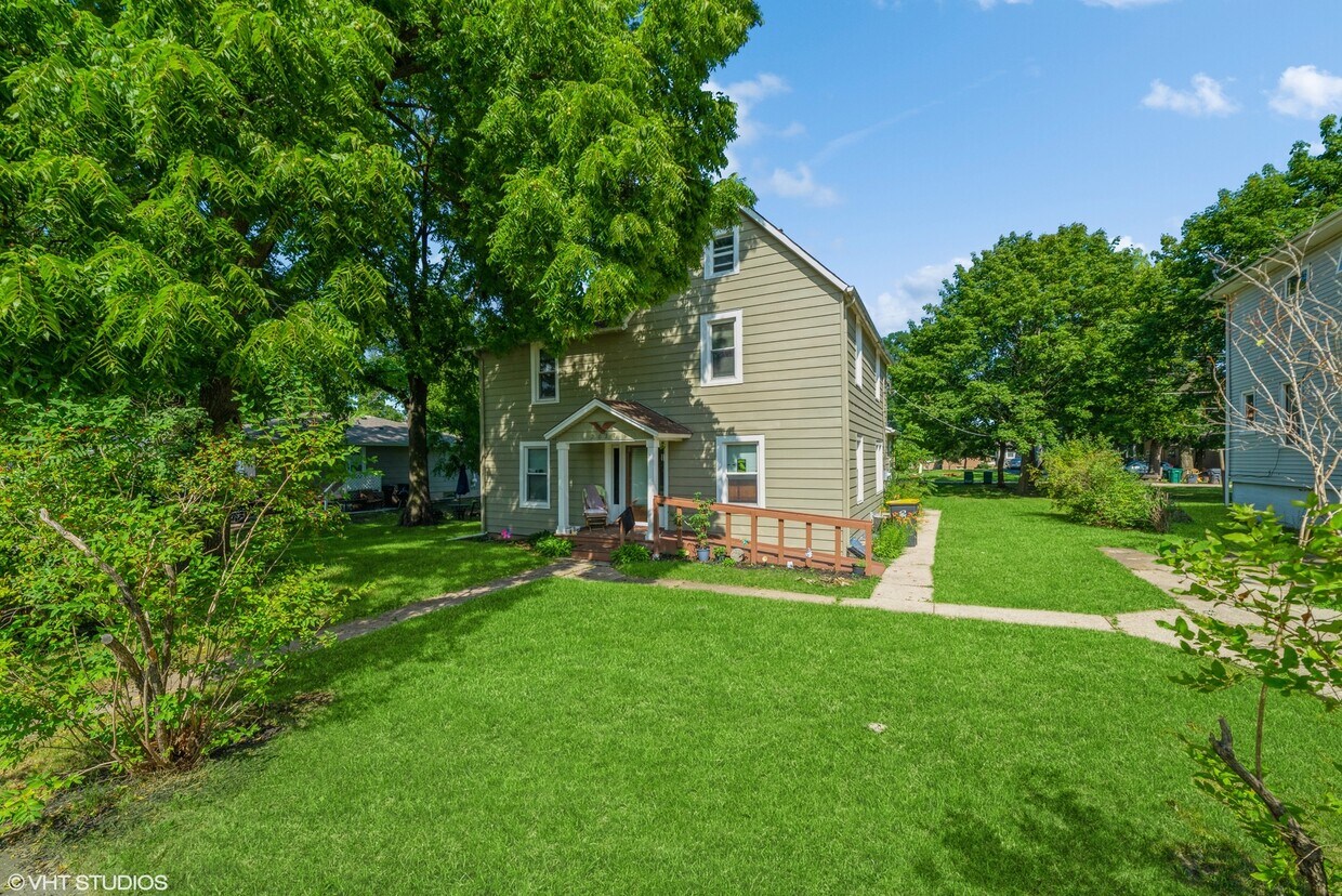 2037 Gabriel Ave Unit 2, Zion, IL 60099 Room for Rent in Zion, IL