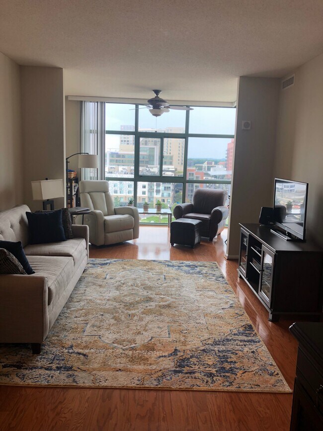 Large Family and Sun Room - 11700 Old Georgetown Rd