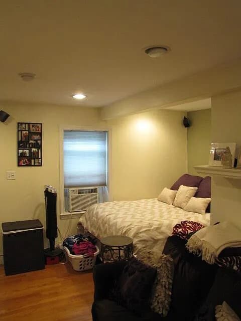 Building Photo - 11 Emmet St