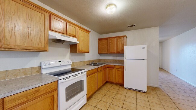 Foto del edificio - ALL TILE DUPLEX IN HARKER HEIGHTS!!!!!