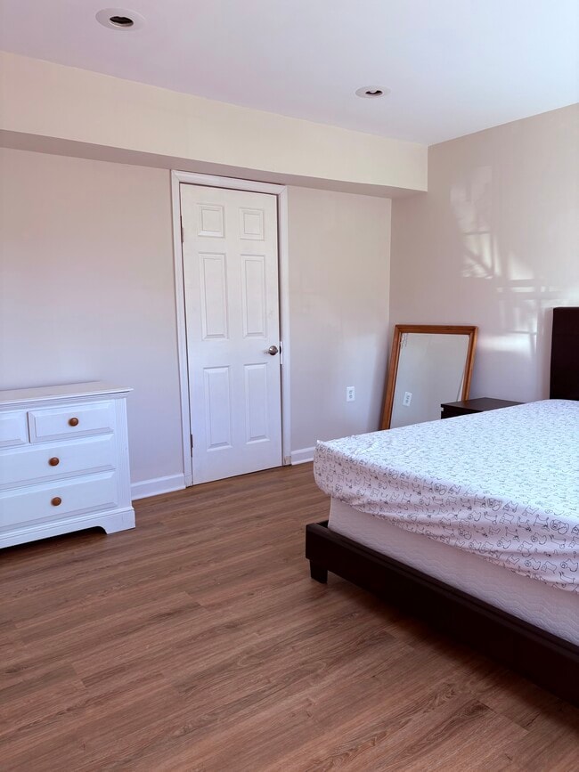 Building Photo - 21082 Gladstone Dr