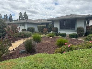Building Photo - 515 La Baree Dr