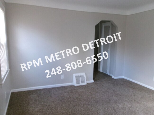 Building Photo - READY TO MOVE IN BUNGALOW IN DETROIT