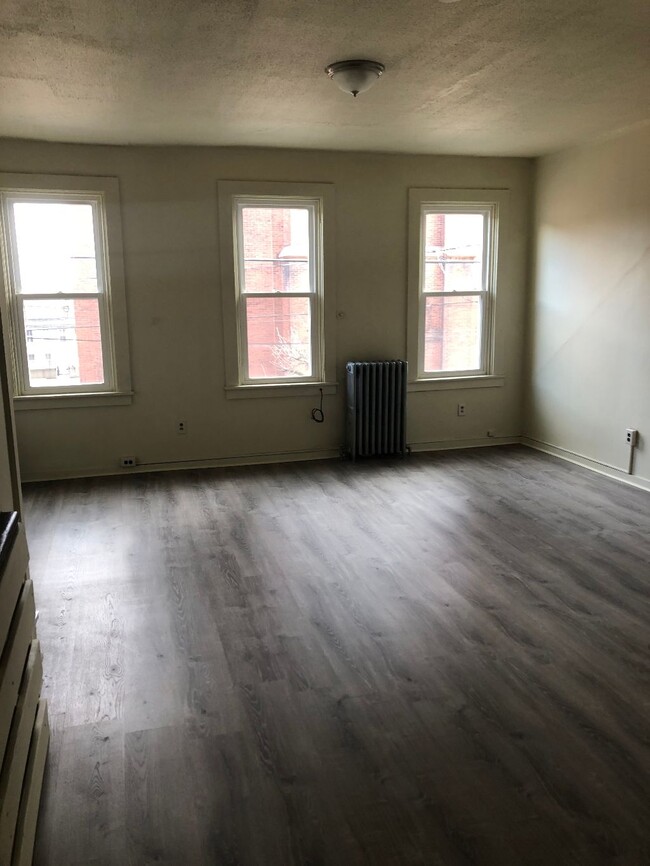 Building Photo - 429 Saint Joseph St