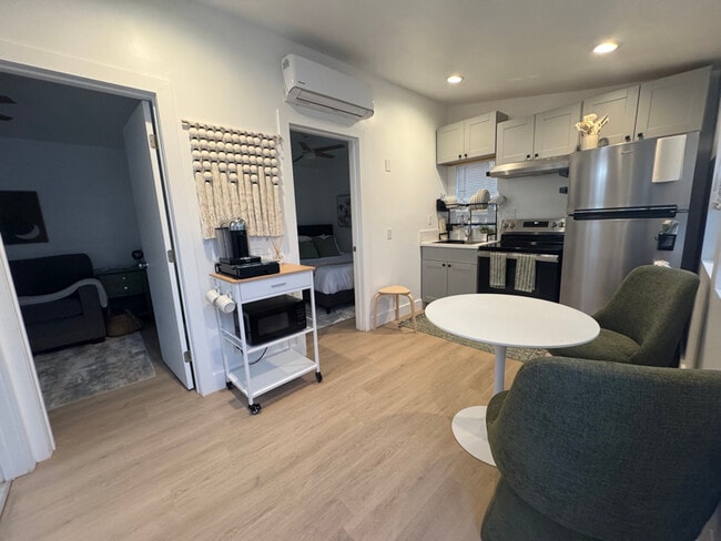 Building Photo - 2501 Sumac Dr