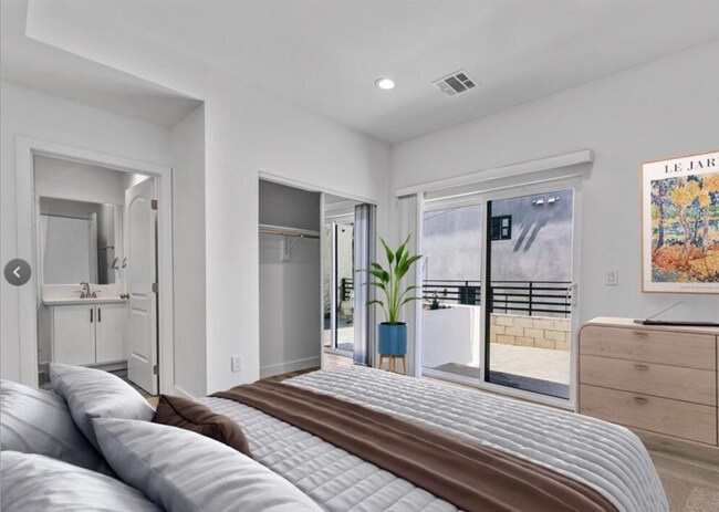 Foto del edificio - 4643 1/2 W. 18th