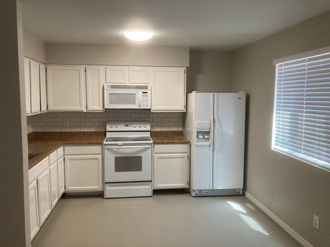 Kitchen - 2723 e southgate ave