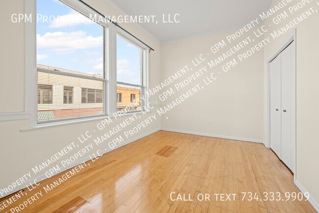 Foto del edificio - 412 Grand River Ave