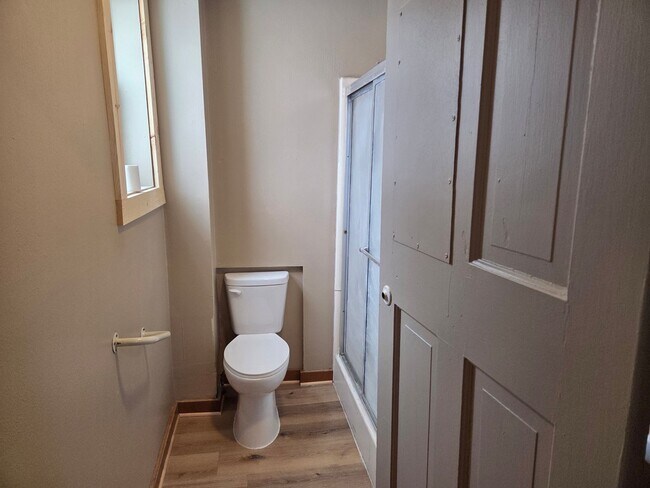 Foto del edificio - Freshly Updated 4 Bedroom 1 Bath Single Family Home in Marinette