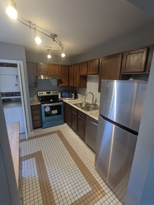 Cocina 3 - 7525 Adams St
