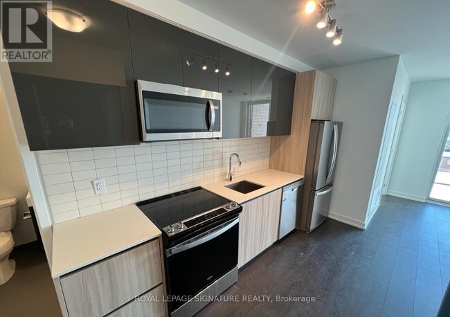 Building Photo - 3100 Keele St