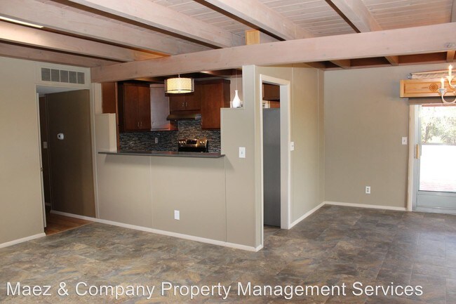 Building Photo - 825 Stagecoach Dr