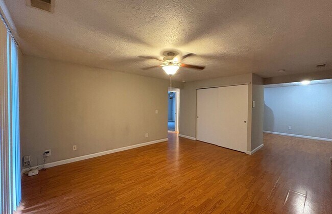 Foto del edificio - 525 Lowell Ave