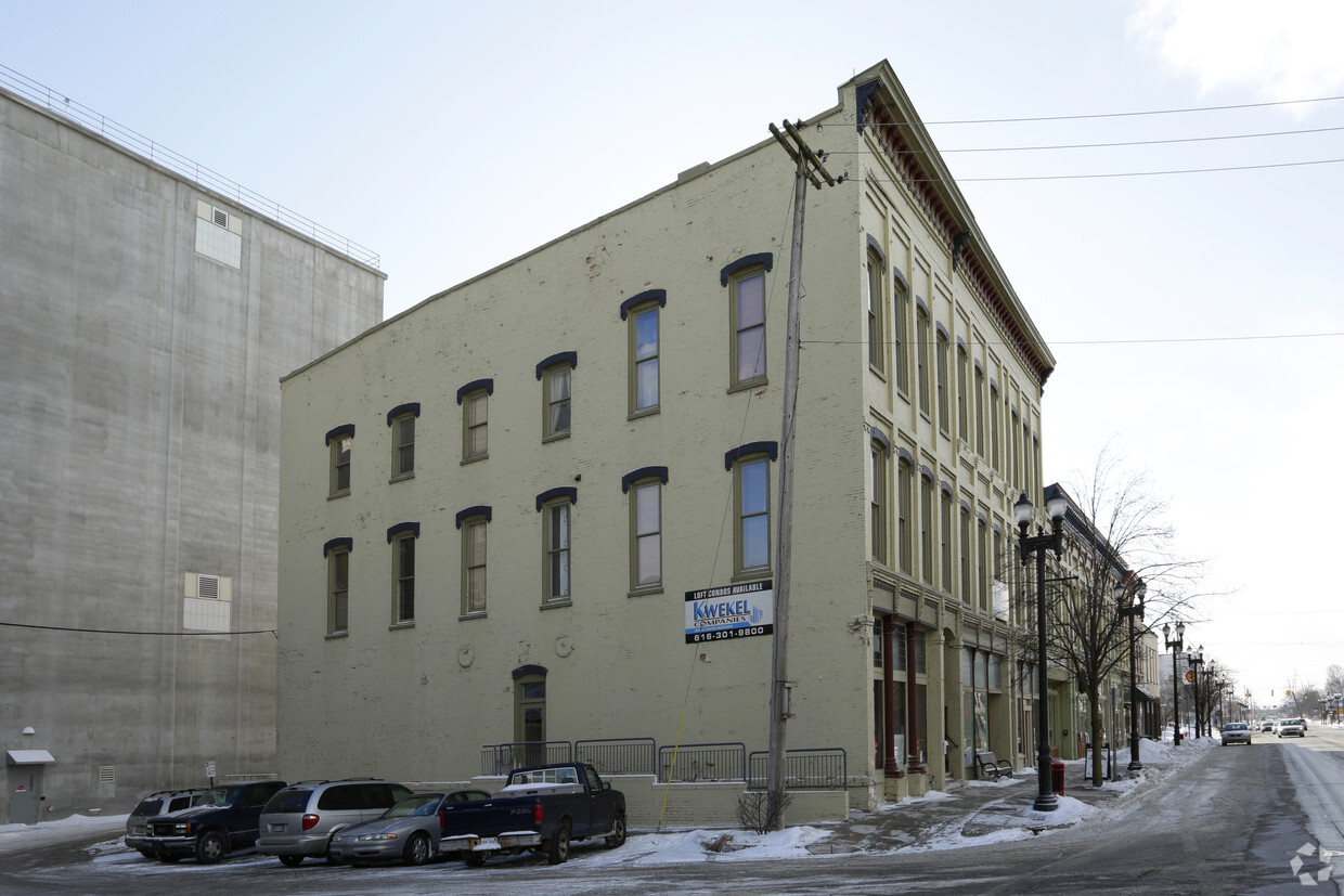 Building Photo - Lowell Main St