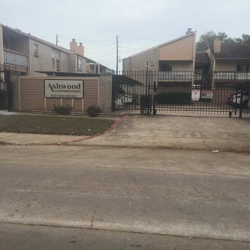 Building Photo - 10203 Forum Park Dr