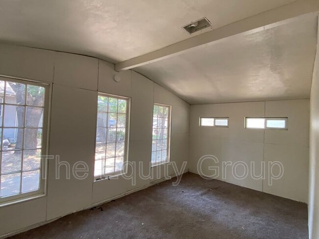 Building Photo - 1434 W Feemster Ave