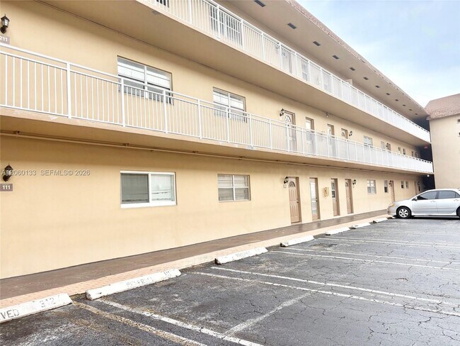 Foto del edificio - 5011 W Oakland Park Blvd