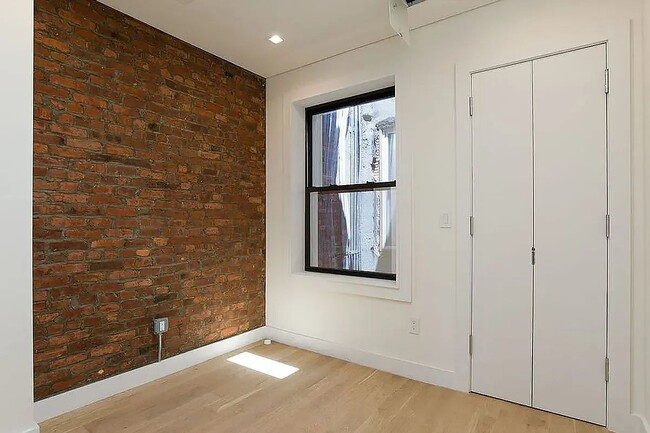 Building Photo - 7 Rivington St