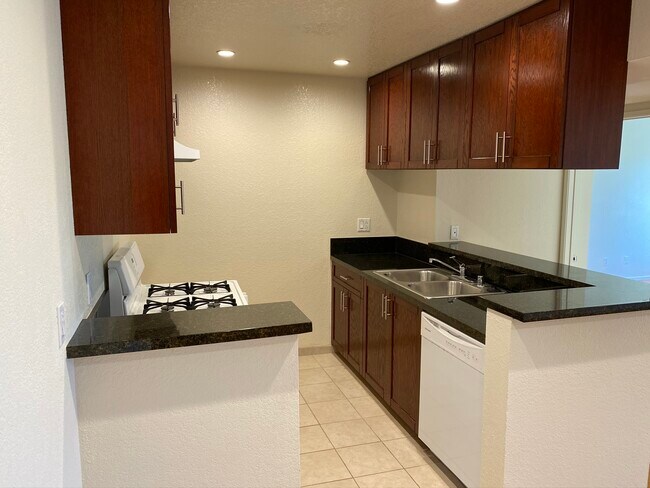 Foto del edificio - 1051 Justin Ave