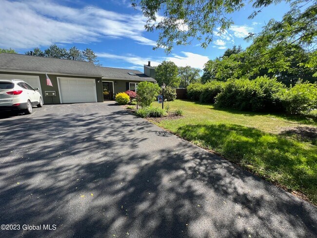 Foto del edificio - 111 Stone Ridge Ct