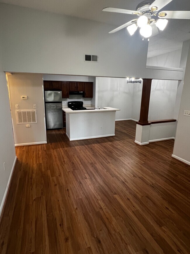 Foto del edificio - 415 W 8th St
