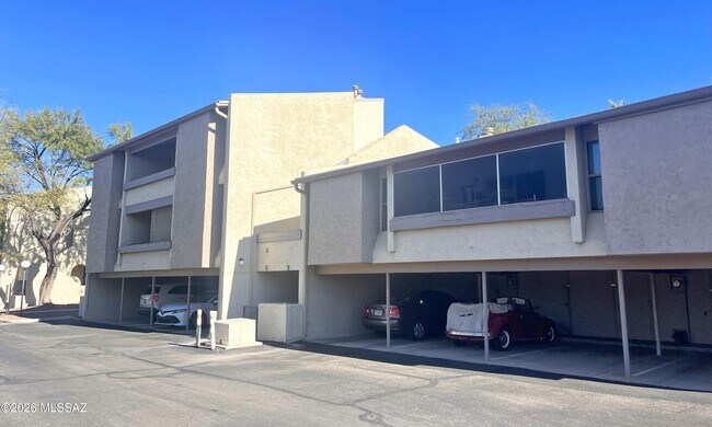 Foto del edificio - 3750 N Country Club Rd