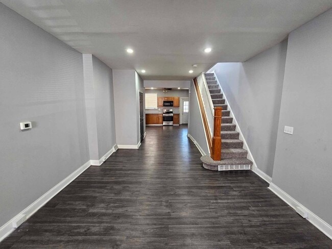 Building Photo - 3 Bed/1.5 bath Townhouse in Pigtown