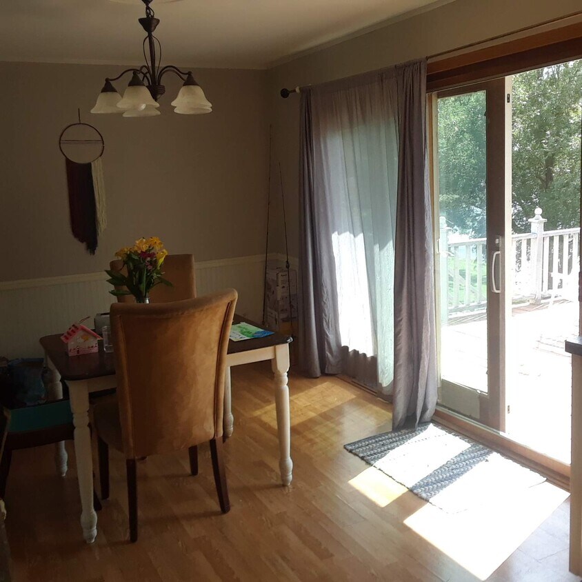 Foto del edificio - 1902 E Lake Geneva Rd NE