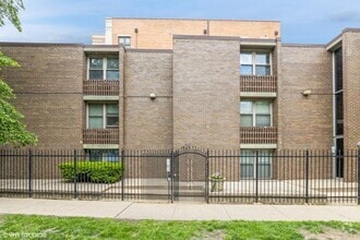 Building Photo - 425 South Blvd
