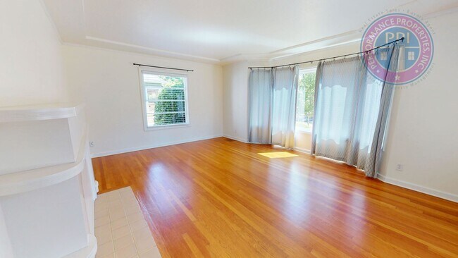 Foto del edificio - North Portland Living at Its Best | 2 Bed, 1 Bath!