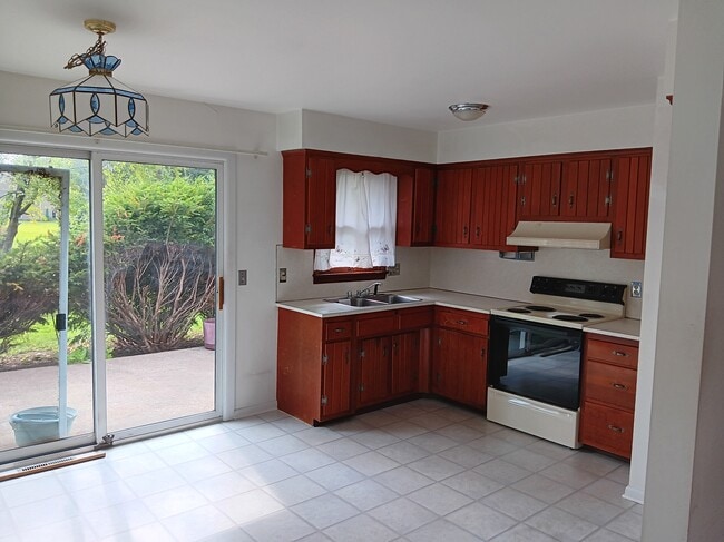 Building Photo - 4 Hemlock Dr