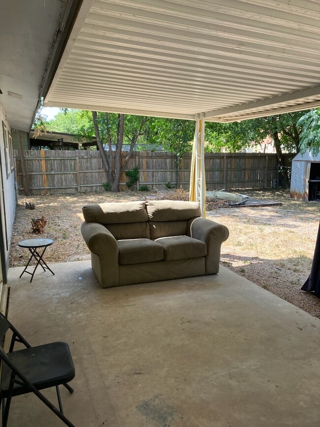 Building Photo - 413 Westchester Dr