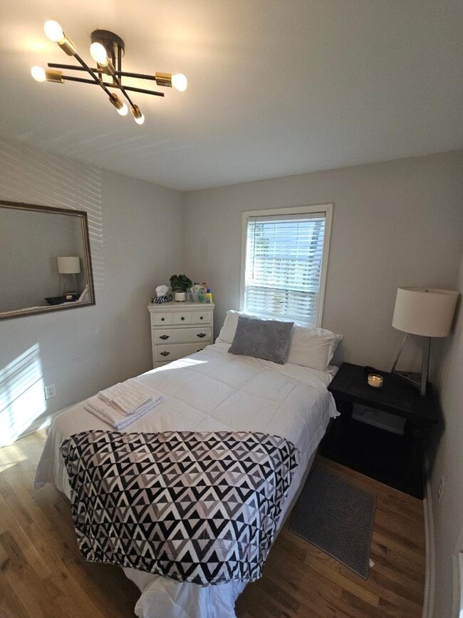 Building Photo - 904 Smith St SW