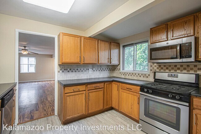 Foto del edificio - 3 br, 1 bath House - 2426 Shasta Drive