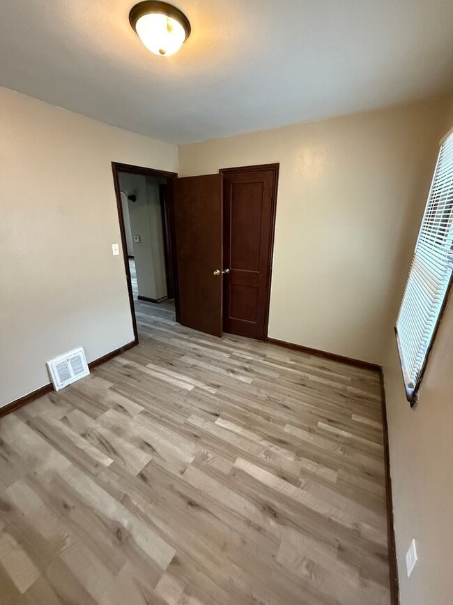 Building Photo - 3 bedroom 1 bath