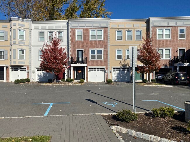 Building Photo - 19 Stonybrook Cir