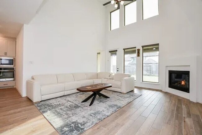Foto del edificio - Spacious 4BR House in Richmond