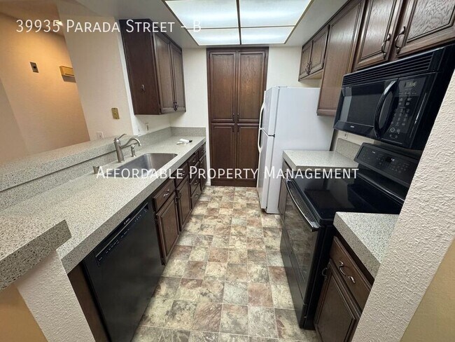 Building Photo - 39935 Parada St