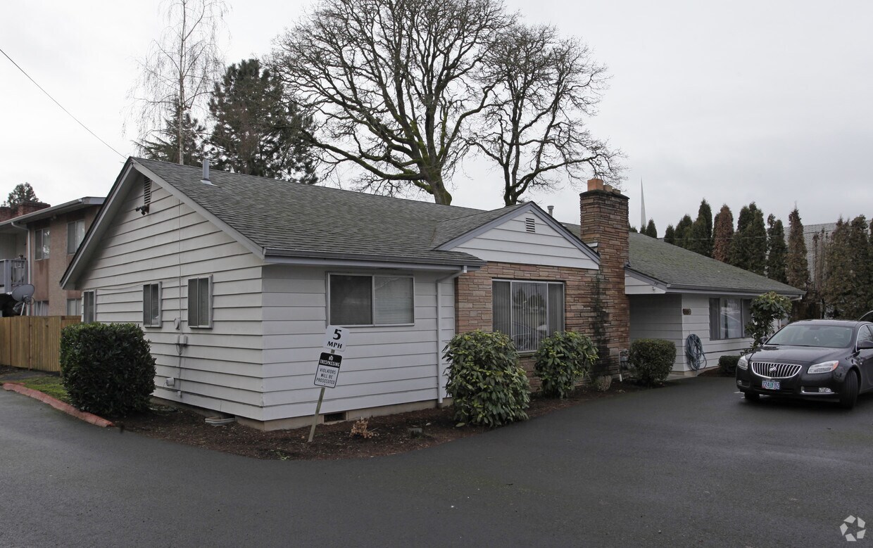 Foto del edificio - Lynn Lee Manor Apartments
