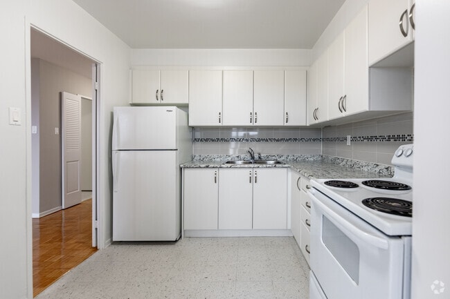 1BR, 1BA - 800SF - Kitchen - Wynford Central