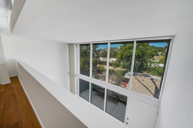 Foto del edificio - 2333 Duane St