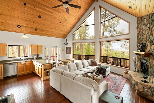 Foto del edificio - 2373 W Mountain Laurel Rd