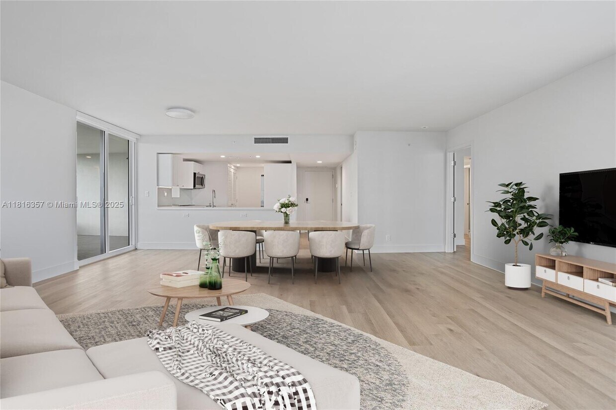 Foto principal - 555 NE 34th St