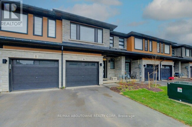 Photo du bâtiment - 461-461 Blackburn Dr