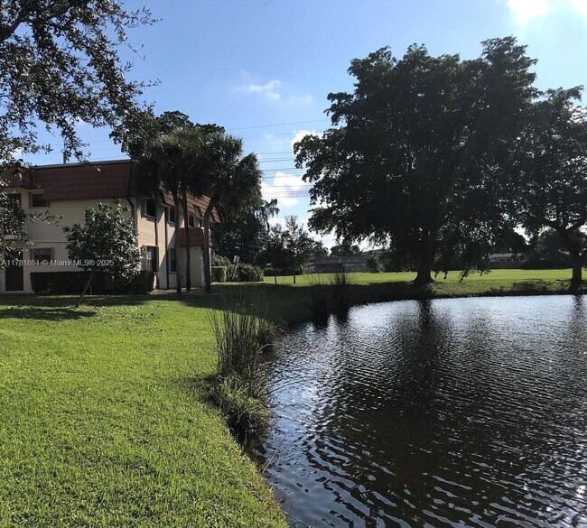 Foto del edificio - 10008 NW 6th St