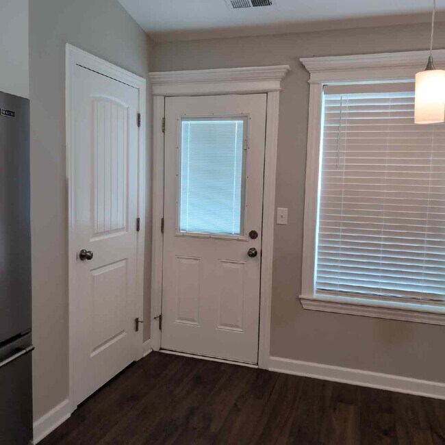 Foto del edificio - 1214 Cypress Ct