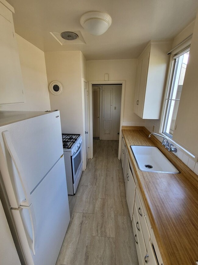 Building Photo - Rear Single Story Unit Duplex in Richmond...