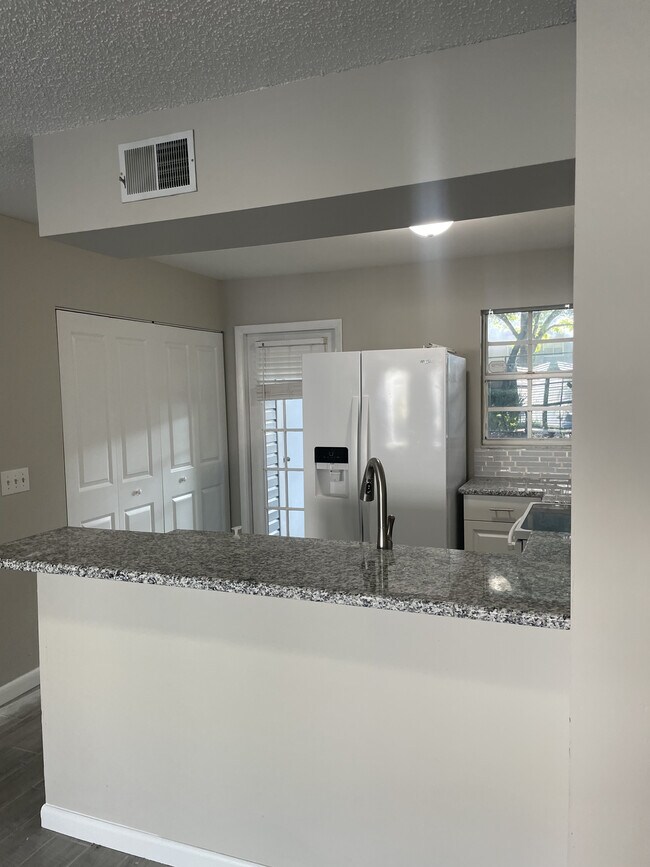 Foto del edificio - 11332 Grandville Dr