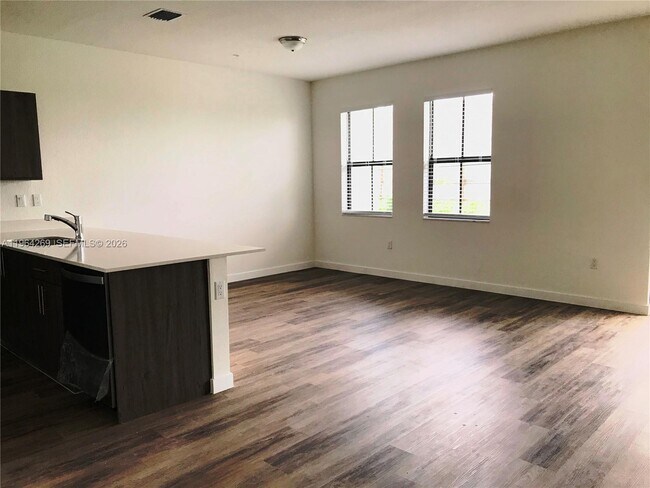 Foto del edificio - 15600 SW 136th St