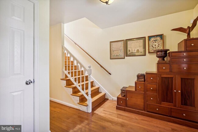 Building Photo - 24 S Abingdon St